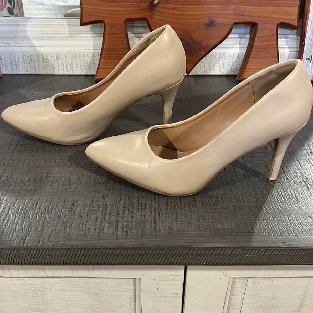 Size 8 pumps